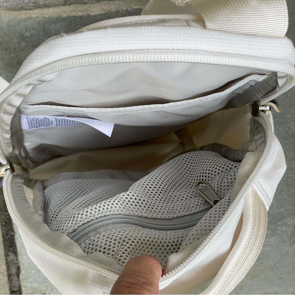 The North Face Borealis Sling Bag Backpack Gardenia White - Picture 9 of 17